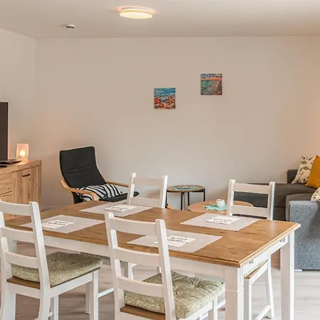 2 Bedroom Cozy In Stapel Holiday home Suderstapel